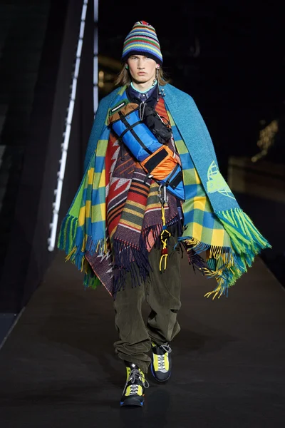 Look 10